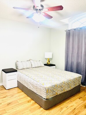 Basic Room - Home stay Canada (Brampton)