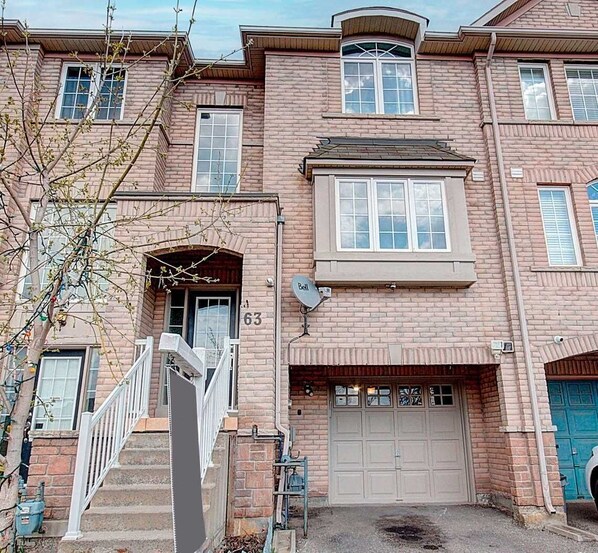 Exterior - Home stay Canada (Brampton)