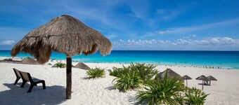 4 Bedroom Lagoonfront Villa in Hotel Zone Cancun