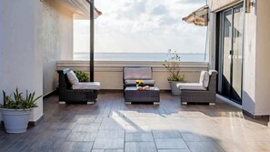 Terrace/patio - Double Views: Sea & Lagoon · VIP Villa (CancÃºn)