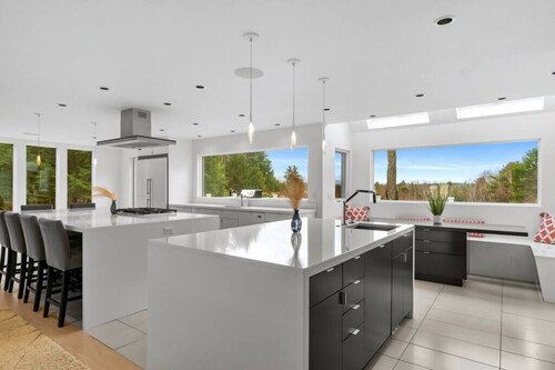 Modern 7-BR Chalet Minutes to Mt. Sunapee