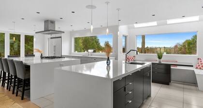 Modern 7-BR Chalet Minutes to Mt. Sunapee