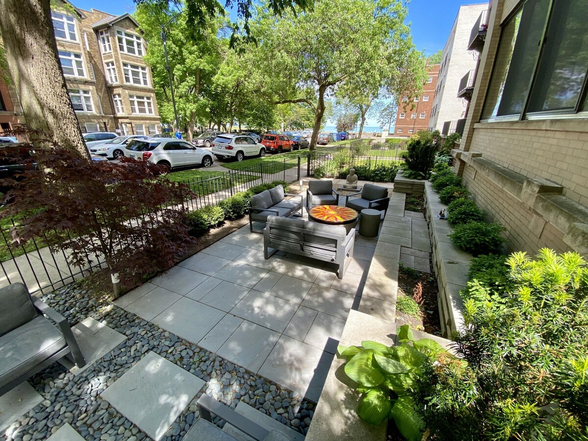 The Holiday Lake House - 2br 2bth - 50 steps from the beach!