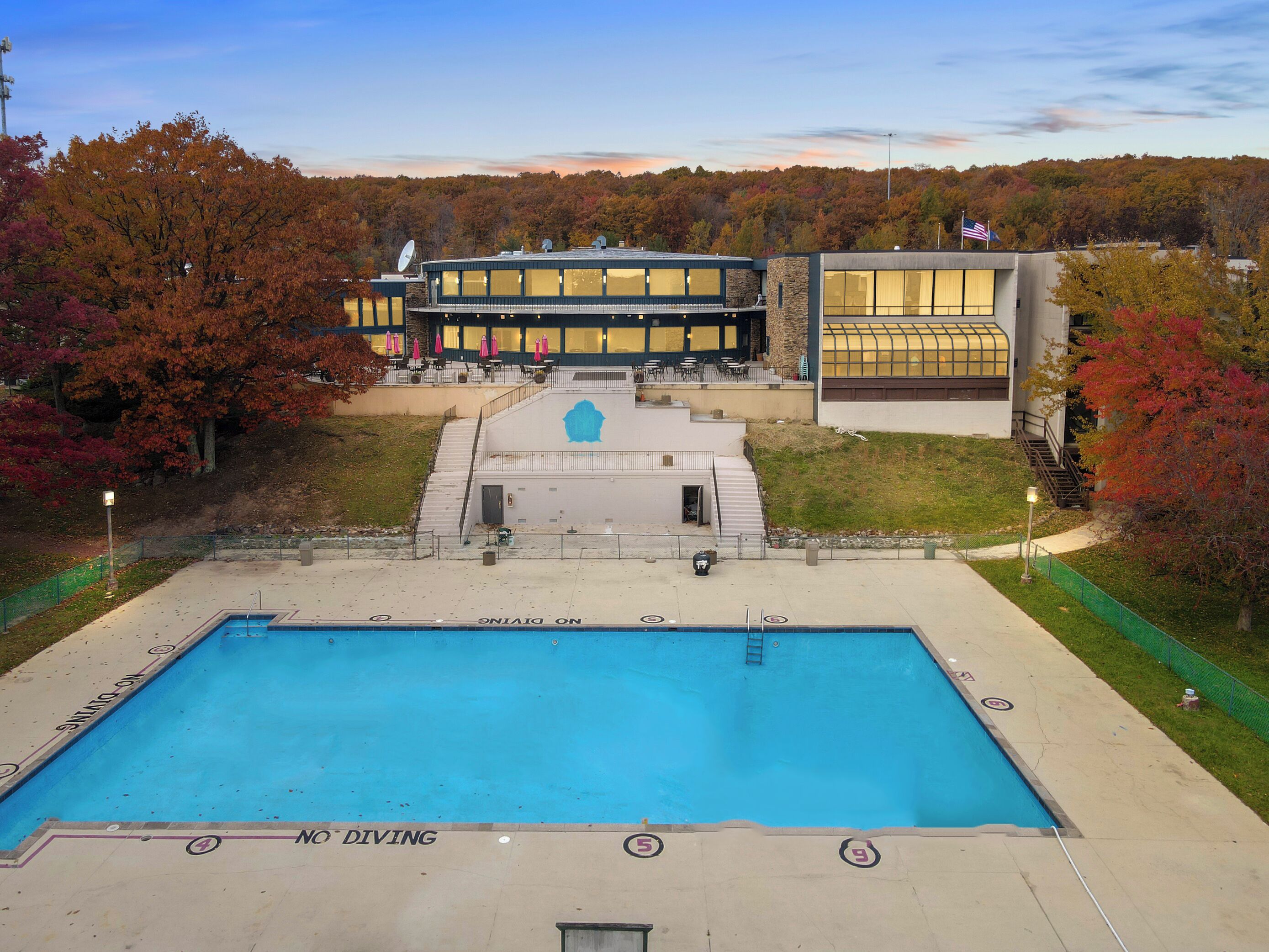 Indoor pool, seasonal outdoor pool, pool umbrellas, sun loungers
