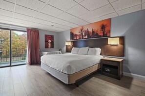 Classic Studio | Premium bedding, individually decorated, individually furnished - Mountain Laurel Resort (White Haven)