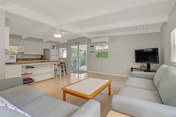 Maison (5811 Lauder St) | Extérieur