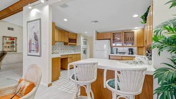 House (228 Bay Shore Dr) | Exterior