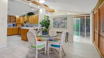 House (228 Bay Shore Dr) | Exterior