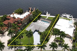 House (228 Bay Shore Dr) | Exterior - 228 Bay Shore Dr (Cape Coral)