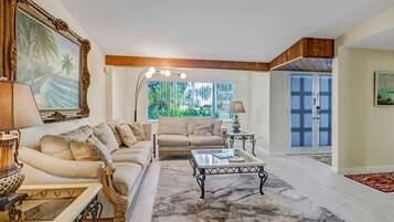 House (228 Bay Shore Dr) | Exterior