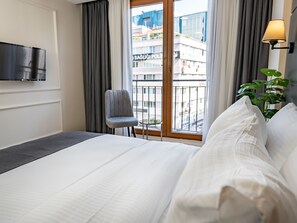 Premium Suite, 1 Bedroom | 1 bedroom, premium bedding, soundproofing, free cribs/infant beds