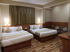 Family Quadruple Room | Egyptian cotton sheets, premium bedding, down comforters, free WiFi - Mash Denzong Shiron (Gangtok)