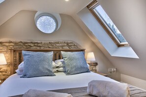 5 habitaciones, tabla de planchar con plancha, cuna de viaje y wifi 