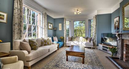 Harkstead Hall By Group Retreats - sleeps 20 guests in 6 bedrooms