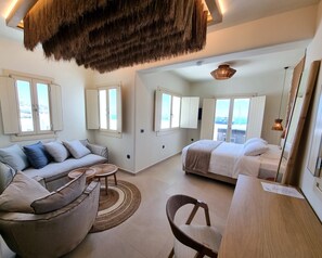 Suite estudio junior, hidromasaje | Edredón, camas con pillow-top y caja de seguridad en la habitación