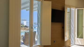Junior Suite with Pool access | Down comforters, pillowtop beds, in-room safe, soundproofing