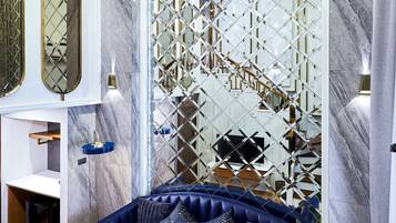 In-room safe, soundproofing, free WiFi, bed sheets