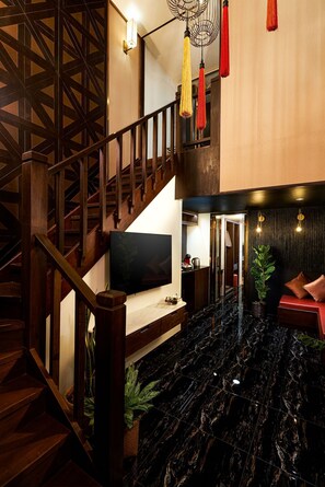 In-room safe, soundproofing, free WiFi, bed sheets