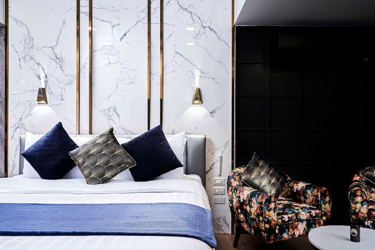 Premium vierpersoonskamer, 2 slaapkamers | Een kluis op de kamer, geluiddichte muren, gratis wifi, beddengoed