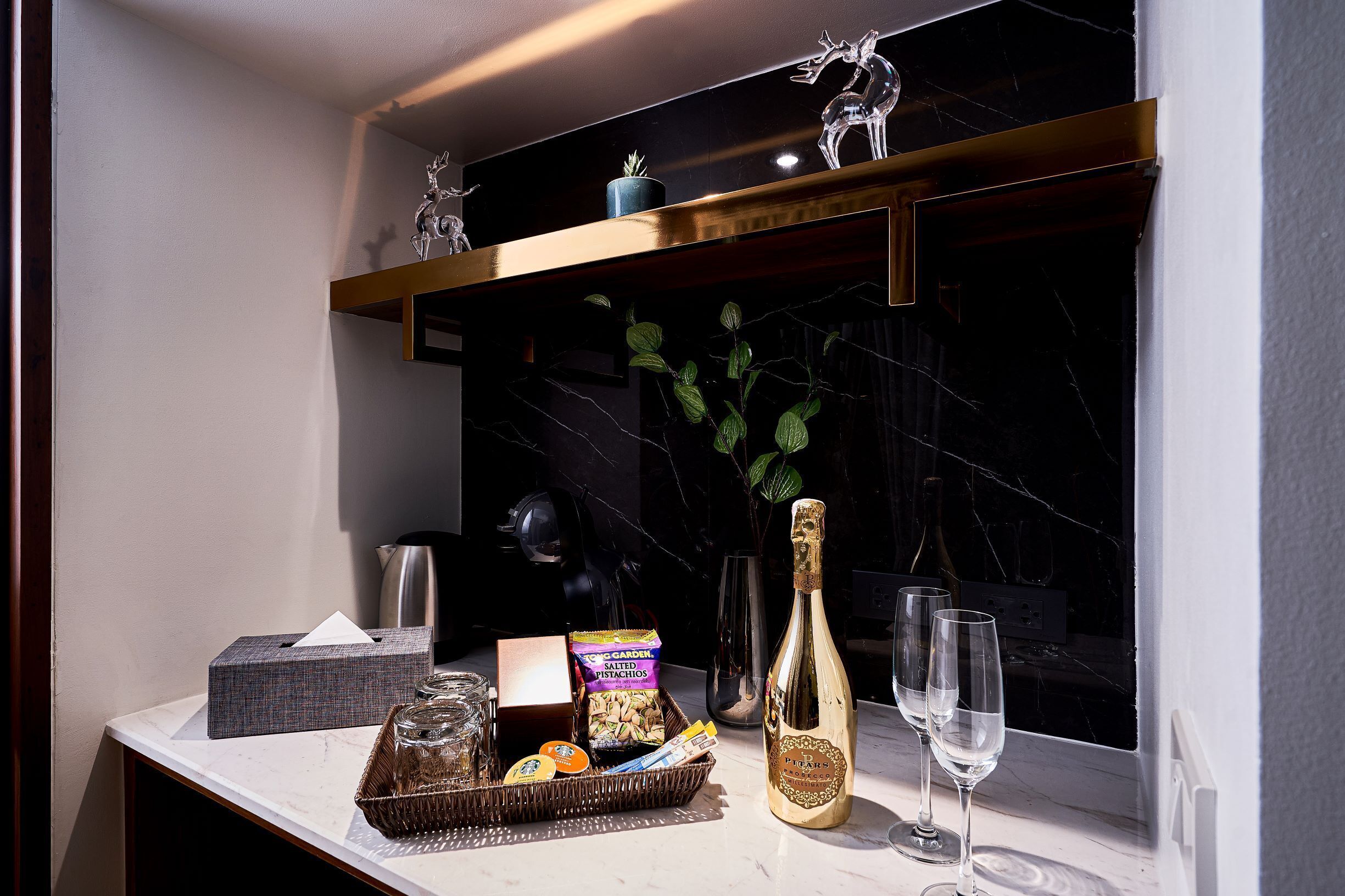 尊荣四人房, 2 间卧室 | 客房内保险箱、隔音、免费 WiFi、床单