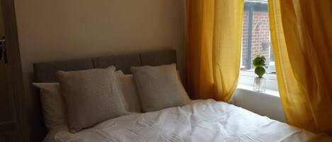 Deluxe Double Room, 1 Double Bed | Free WiFi, bed sheets