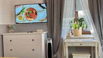 Economy Room | Individually decorated, desk, iron/ironing board, free WiFi