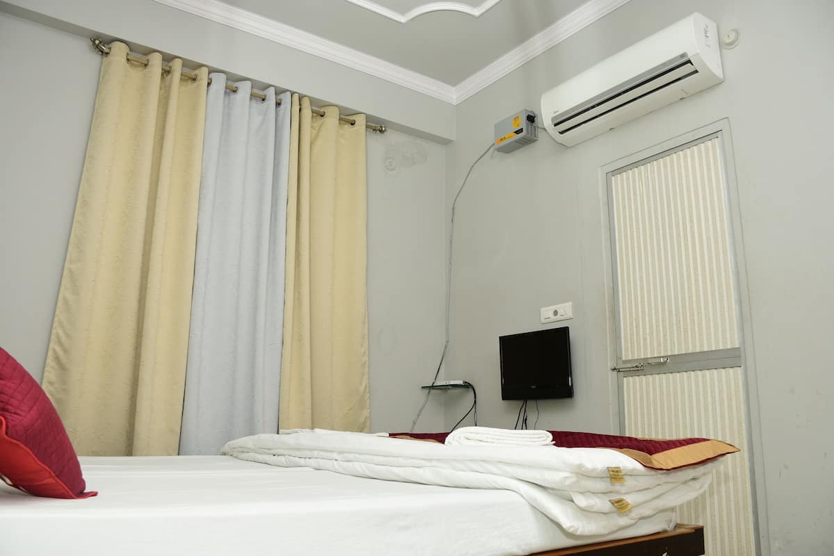 Single Room | 1 bedroom, premium bedding, down duvets, desk