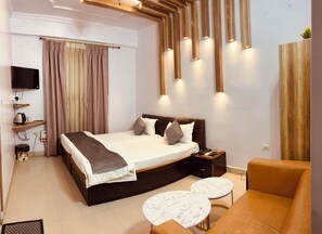 Premium Room | Premium bedding, down comforters, desk, laptop workspace - Hotel Buddha International (Patna)