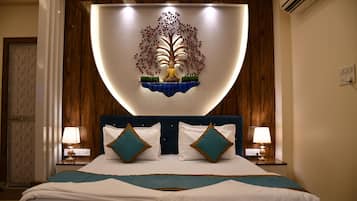 Suite | 1 bedroom, premium bedding, down duvets, desk