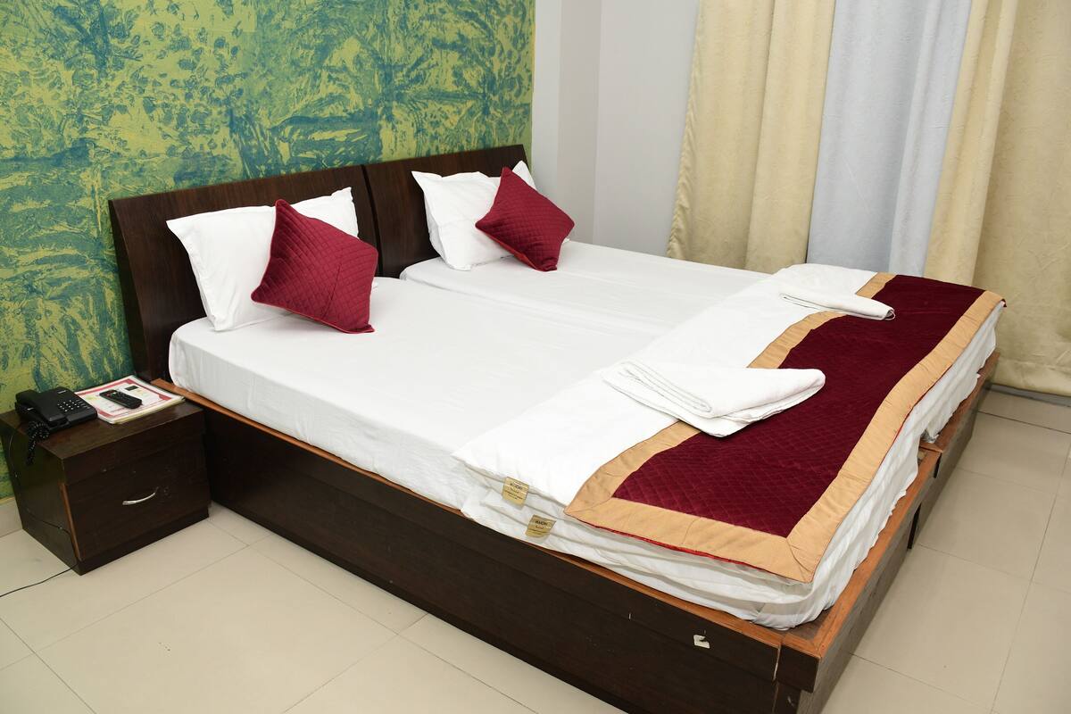 Deluxe Room | Premium bedding, down comforters, desk, laptop workspace