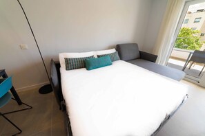 2 bedrooms, iron/ironing board, Internet, bed sheets
