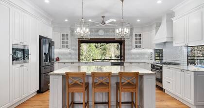 Private, country retreat - with pool, spa and fire pit. Pet friendly.