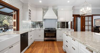 Private, country retreat - with pool, spa and fire pit. Pet friendly.