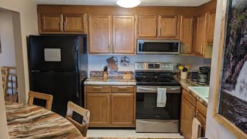 Geladeira, micro-ondas, fogão, cooktop