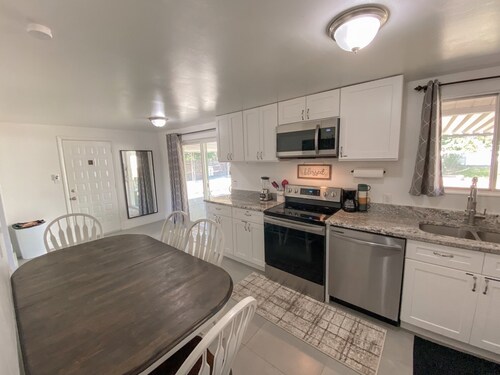 NEW! 4BD/mins to Lagoon/food/hiking/Snow basin