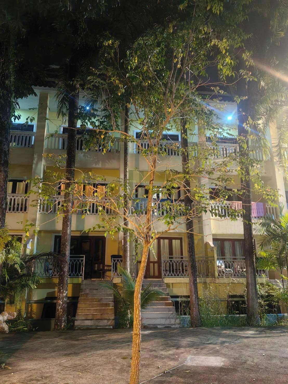 Standard Twin bed | Down comforters, memory foam beds, in-room safe, soundproofing