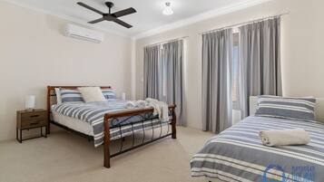 3 bedrooms, desk, iron/ironing board, free WiFi