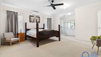 3 bedrooms, desk, iron/ironing board, free WiFi