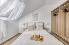 2 عدّة غرف نوم ومكتب وسرير سفر وخدمة الإنترنت