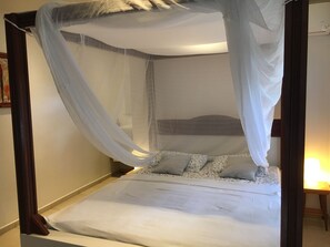 1 habitación, tabla de planchar con plancha, wifi gratis y ropa de cama 