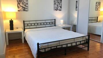 5 slaapkamers, een strijkplank/strijkijzer, reisbedje, gratis wifi