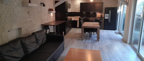 TV, fireplace, books, stereo