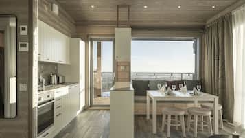 Appartement Deluxe | Coin séjour | TV connectée de 40 pouces avec chaßnes par cùble, télévision