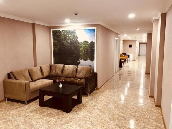 Hypo-allergenic bedding, minibar, laptop workspace, free WiFi - North West Hotel (Baku)