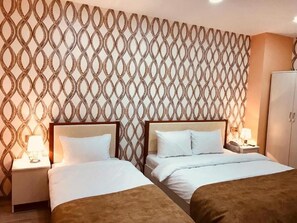 Hypo-allergenic bedding, minibar, laptop workspace, free WiFi - North West Hotel (Baku)