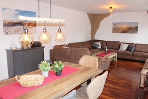 Smart TV, books - 4* - Holiday home with 125 sqm, under thatch in Holstein Switzerland (Lebrade)
