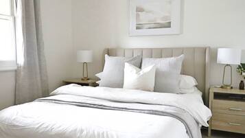 4 bedrooms, desk, iron/ironing board, travel cot