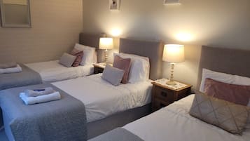 2 slaapkamers, een strijkplank/strijkijzer, reisbedje, gratis wifi