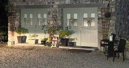An Irish welcome. Quiet Country Cottage close to Dublin Airport & City