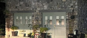 An Irish welcome. Quiet Country Cottage close to Dublin Airport & City